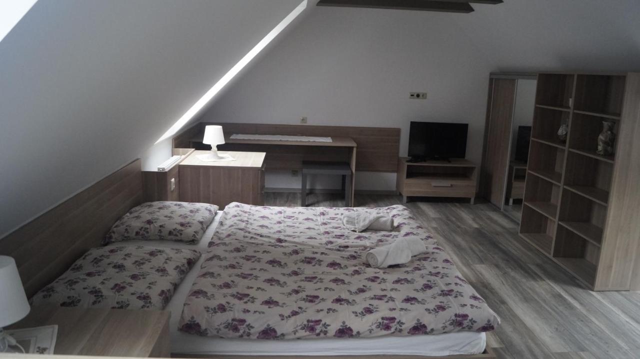 Penzion Jolla Červený Kláštor Exteriör bild